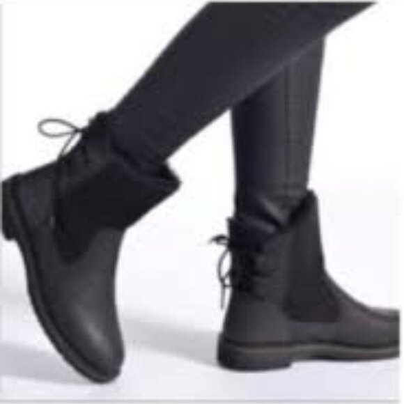 UGG Black Winter Boots with Fuzzy Lining - Picture 1 of 9